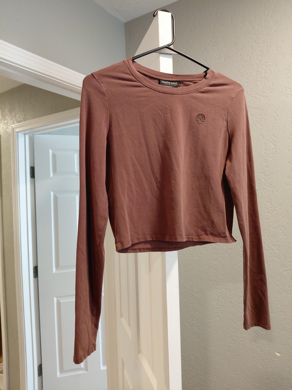 Women's Long-Sleeve Cropped Tee - Mauve Brown